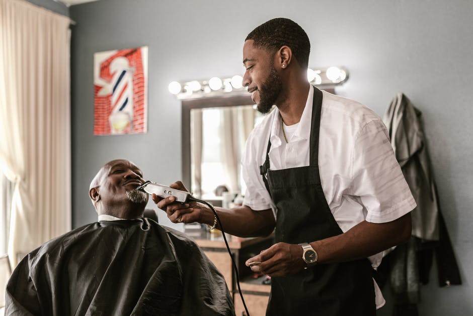 What Are the Steps to Getting a Barber’s License?
